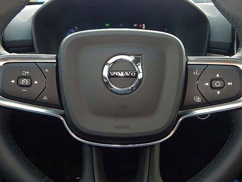 New 2026 Volvo XC40 B5 Plus w/ Protection Package Premier AWD/4WD image 22