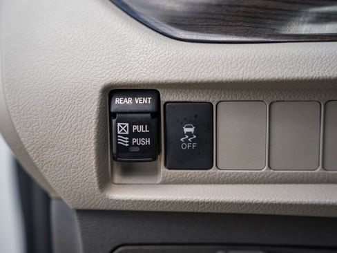 Used 2020 Toyota Sienna XLE image 39