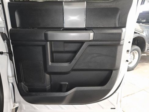 Used 2017 Ford F150 XLT w/ Equipment Group 302A Luxury AWD/4WD image 40
