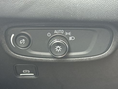 Used 2021 GMC Terrain SLE w/ Driver Convenience Package FWD image 22