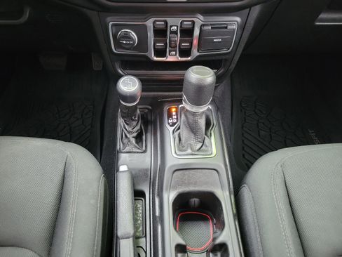 Used 2021 Jeep Gladiator Sport AWD/4WD image 15