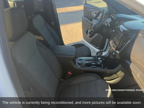 Used 2023 Chevrolet Traverse LT FWD image 15