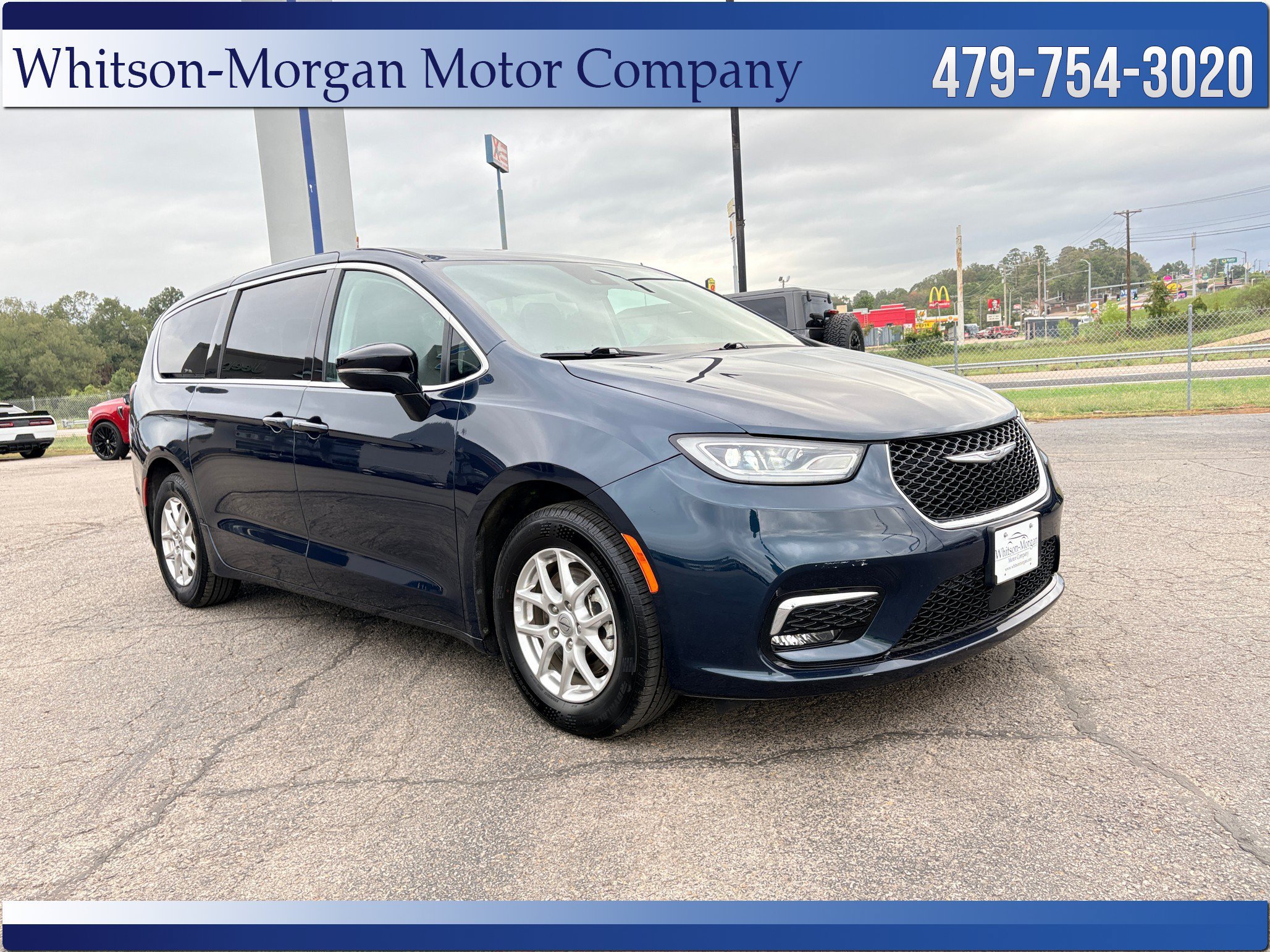 Used 2024 Chrysler Pacifica Touring-L FWD image 3