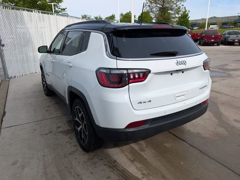 Used 2025 Jeep Compass Limited AWD/4WD image 12