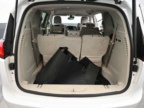 Used 2017 Chrysler Pacifica Limited w/ UConnect Theater Package image 13