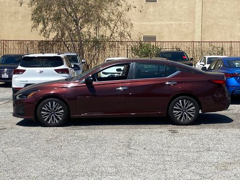 Certified 2024 Nissan Altima 2.5 SV FWD image 3