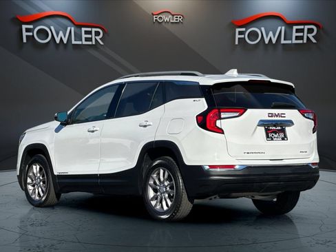 Used 2024 GMC Terrain SLT AWD/4WD image 3