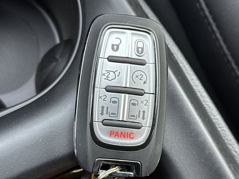 New 2026 Chrysler Pacifica Select image 37