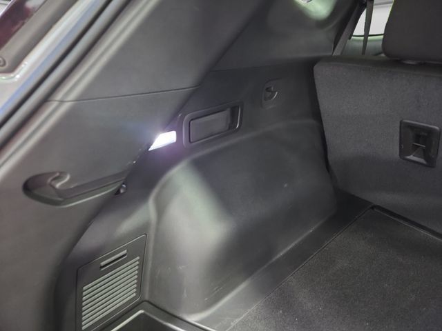 Used 2025 Chevrolet Blazer LT AWD/4WD image 32