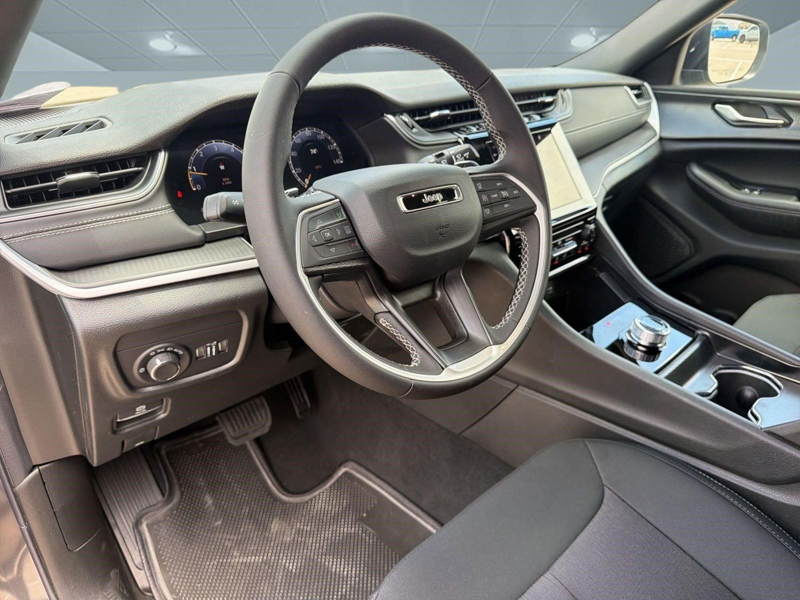 New 2026 Jeep Grand Cherokee Laredo RWD image 4