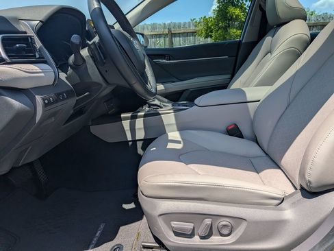 Used 2021 Toyota Camry XSE FWD image 11