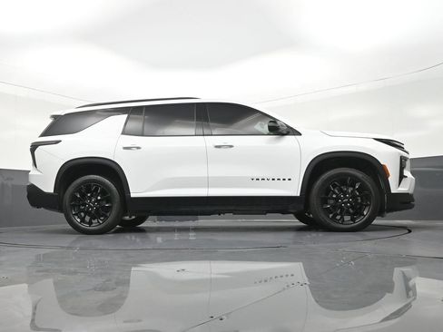 Used 2025 Chevrolet Traverse LT w/ Midnight/Sport Edition FWD image 29