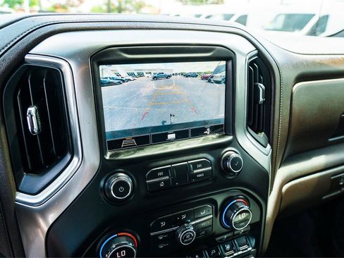 Used 2020 Chevrolet Silverado 1500 LT w/ Texas Edition AWD/4WD image 17