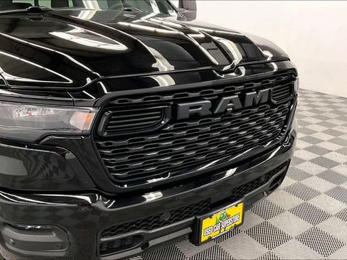 Used 2025 RAM 1500 Big Horn AWD/4WD image 33
