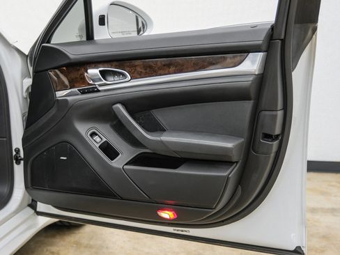 Used 2014 Porsche Panamera S image 54