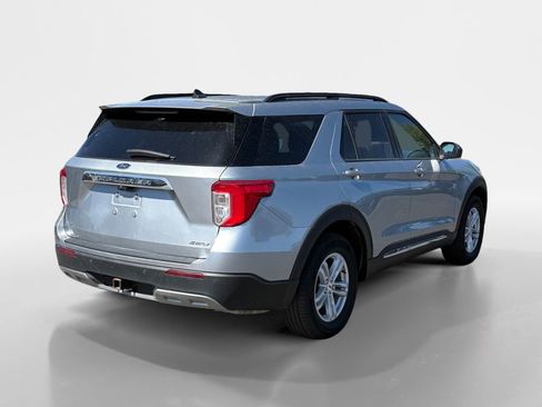 Used 2023 Ford Explorer XLT w/ Equipment Group 202A AWD/4WD image 6