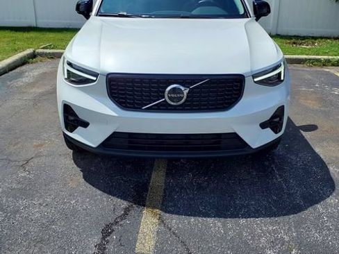 Used 2026 Volvo XC40 B5 Plus AWD/4WD image 1