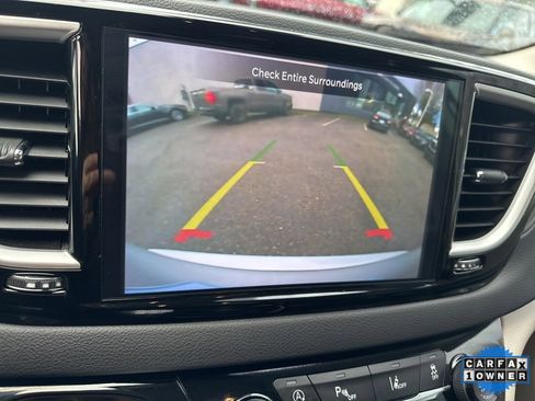 Used 2024 Chrysler Pacifica Touring-L image 5