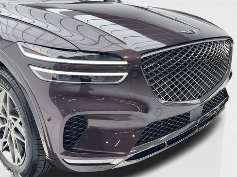 Used 2023 Genesis GV70 2.5T w/ Advanced Package image 3