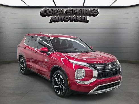 Used 2023 Mitsubishi Outlander image 1