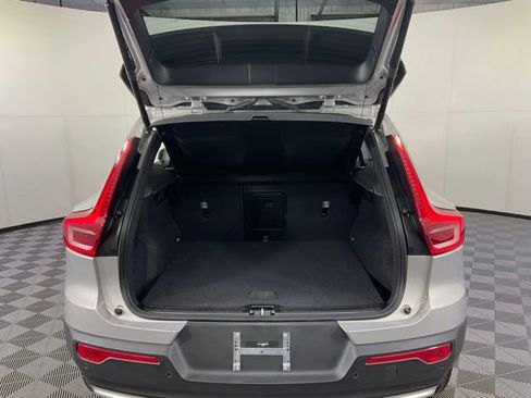 Certified 2025 Volvo XC40 B5 Core AWD/4WD image 29