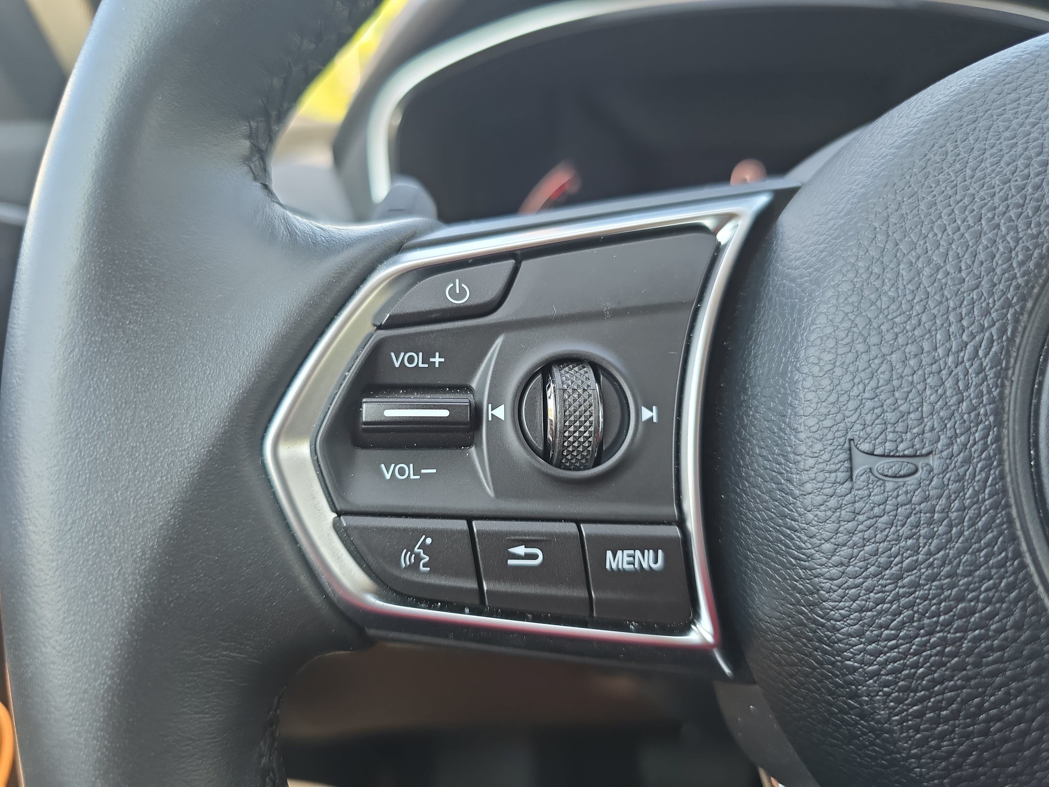 Certified 2025 Acura MDX w/ Technology Package FWD image 18