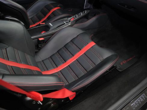 Used 2022 Ferrari F8 Tributo RWD image 22