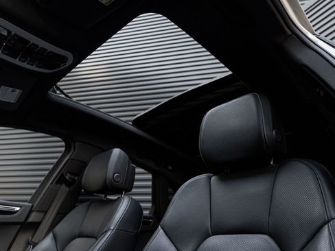 Certified 2025 Porsche Macan AWD/4WD image 14