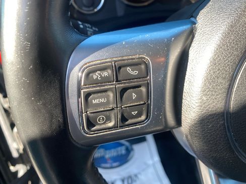 Used 2016 Jeep Wrangler Unlimited Rubicon image 14