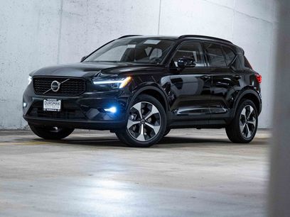 New 2026 Volvo XC40 B5 Plus w/ Climate Package