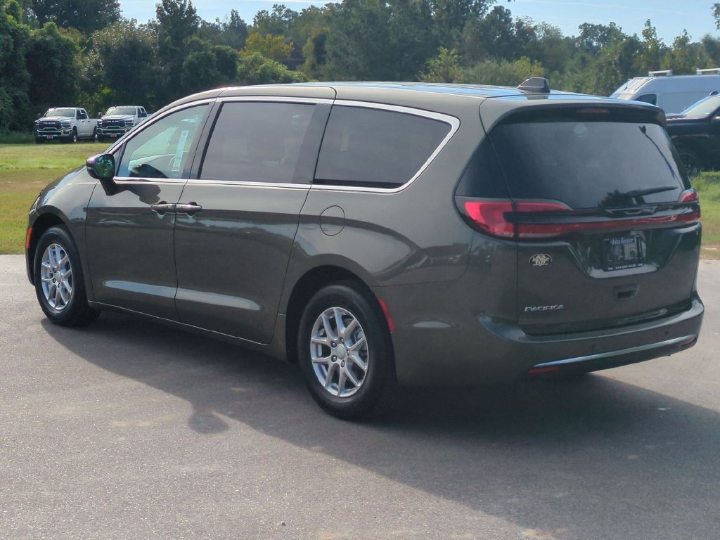 New 2027 Chrysler Pacifica Select FWD image 6