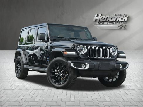Used 2025 Jeep Wrangler Unlimited Sahara AWD/4WD image 2