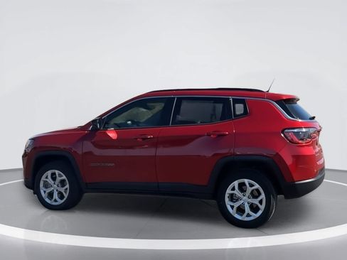 Used 2024 Jeep Compass Latitude AWD/4WD image 6
