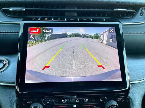 Used 2024 Jeep Grand Cherokee L Limited w/ Luxury Tech Group II image 15