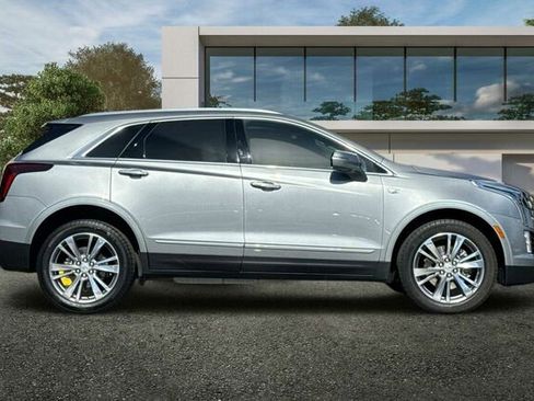 Used 2025 Cadillac XT5 Premium Luxury image 3