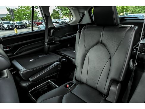Used 2024 Toyota Grand Highlander AWD image 13