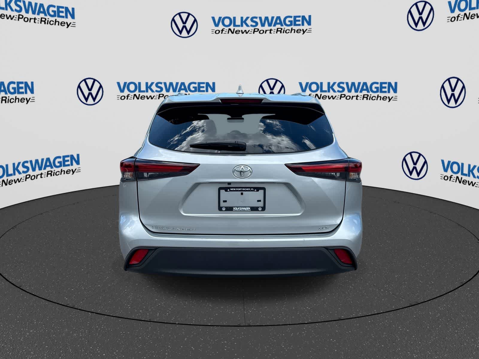 Used 2025 Toyota Highlander XLE FWD image 13