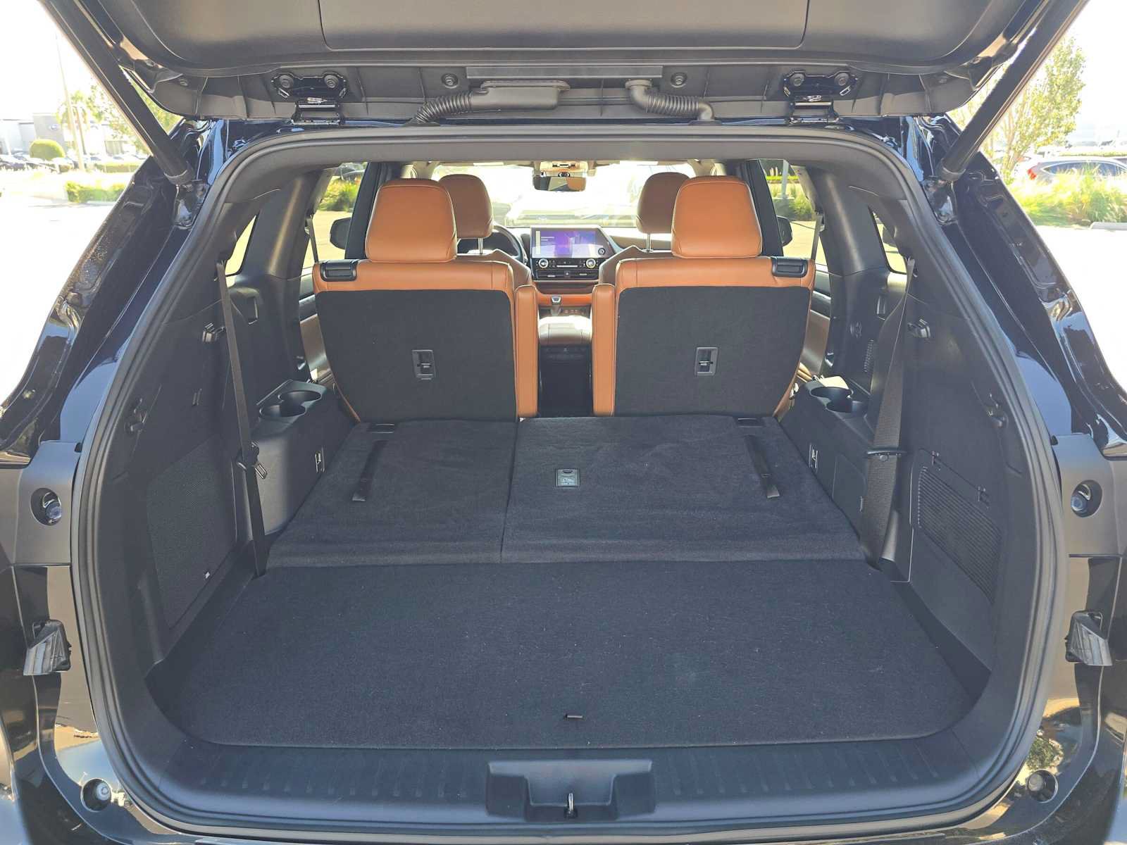 Used 2023 Toyota Highlander Platinum FWD image 13