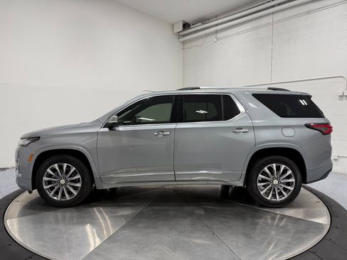 Used 2023 Chevrolet Traverse Premier image 4