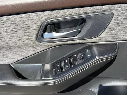 Used 2023 Nissan Rogue SV AWD/4WD image 15