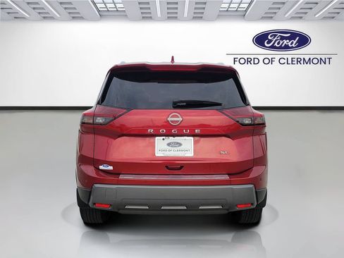 Used 2024 Nissan Rogue SL FWD image 4