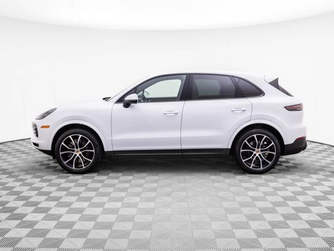 Certified 2023 Porsche Cayenne Platinum Edition image 2