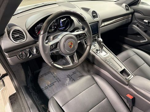 Used 2024 Porsche 718 Cayman image 4