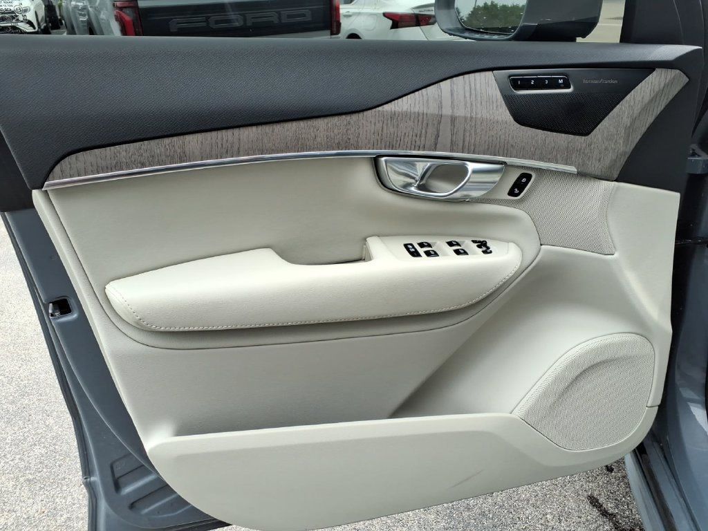 Used 2023 Volvo XC90 B6 Plus w/ Protection Package Premier AWD/4WD image 11
