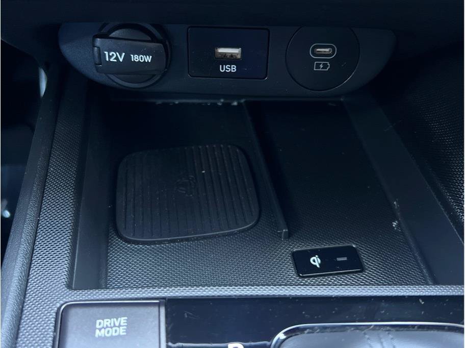 Used 2025 Hyundai Elantra SEL FWD image 17