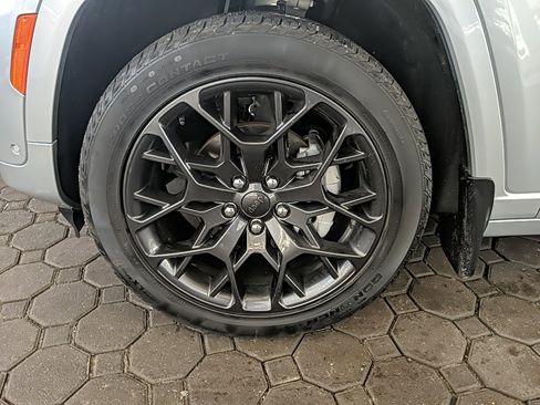 Used 2025 Jeep Grand Cherokee Summit image 13