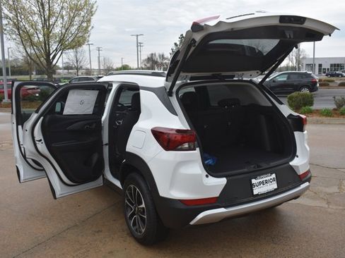New 2026 Chevrolet TrailBlazer LT w/ Convenience Package FWD image 17