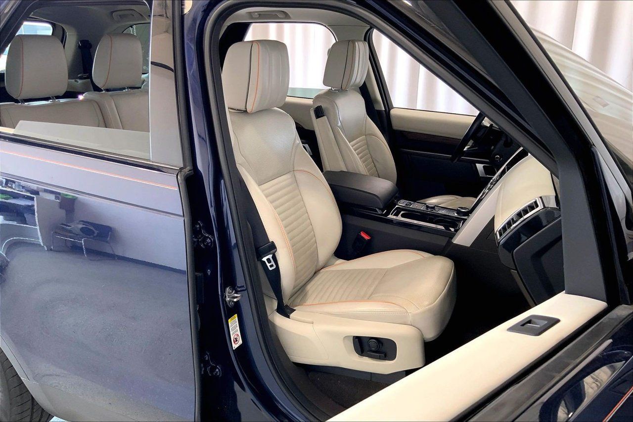 Used 2017 Land Rover Discovery HSE Luxury AWD/4WD image 16
