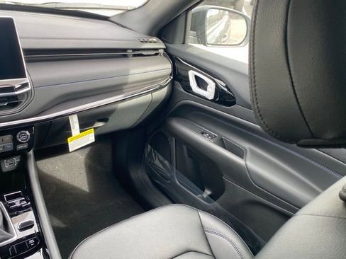 New 2026 Jeep Compass Limited image 33