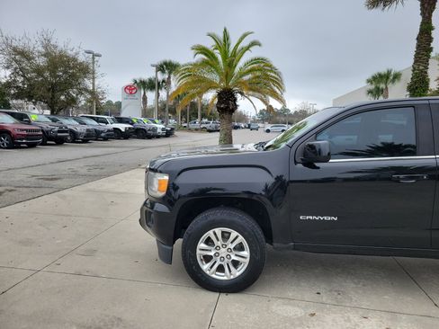Used 2019 GMC Canyon SLE w/ SLE Convenience Package image 2